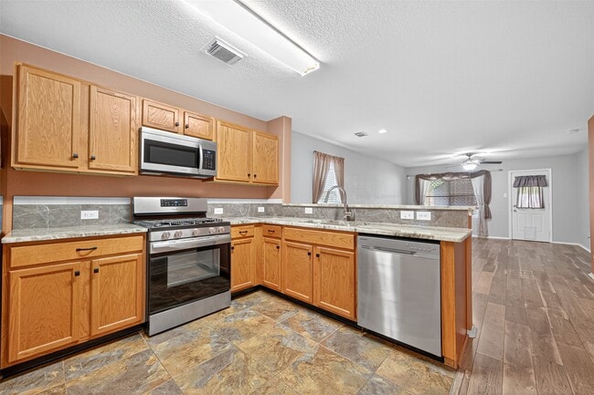 Building Photo - 2034 Wooded Oaks Dr
