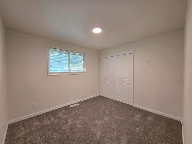 Building Photo - Stunning 4 Bedroom, 3 Bathroom Home, with ...