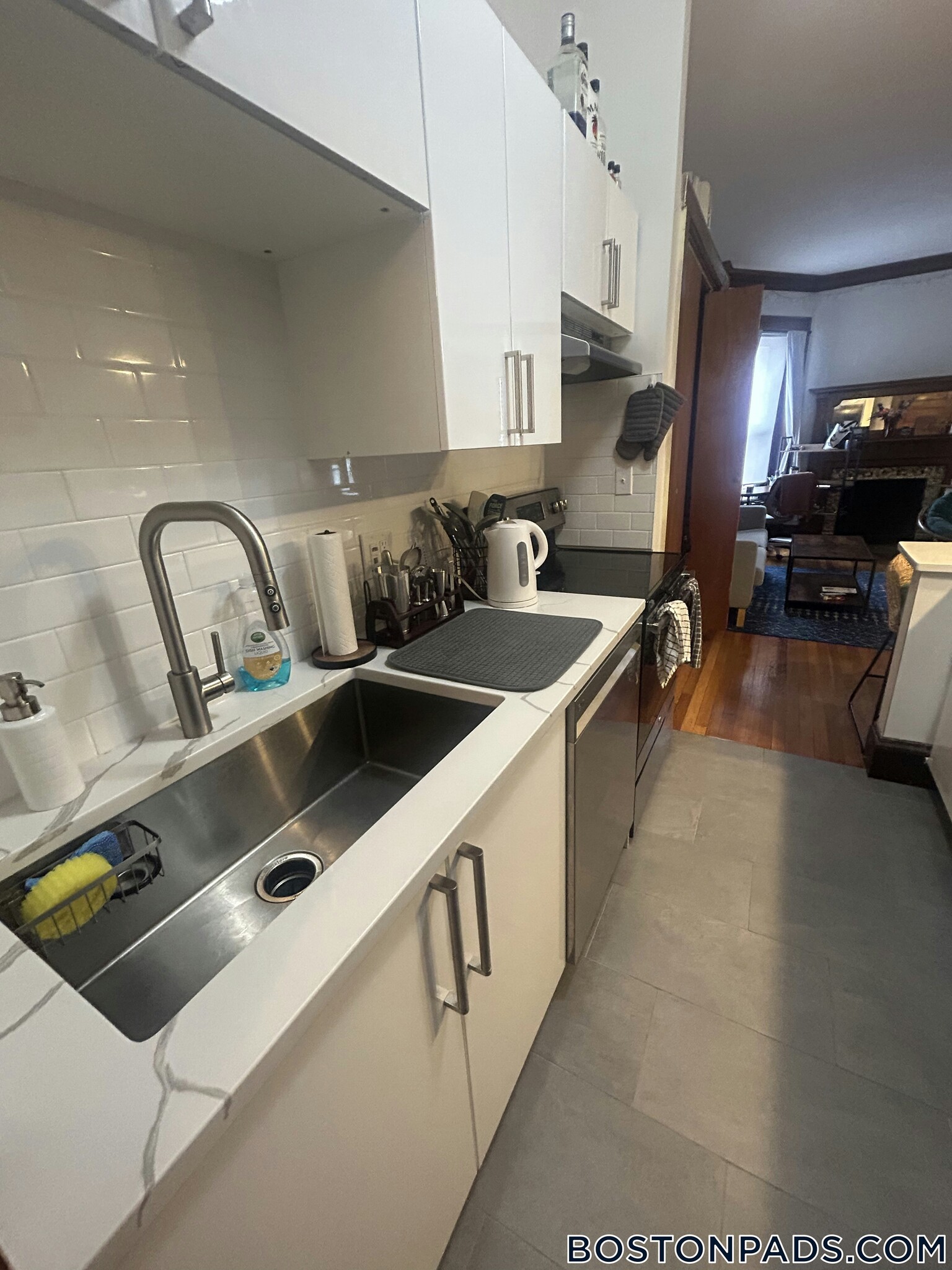 Building Photo - 849 Beacon St