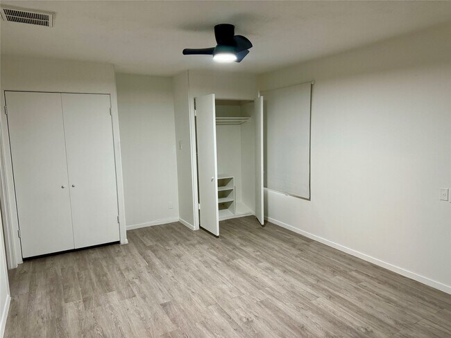 Building Photo - 3914 Ella Blvd