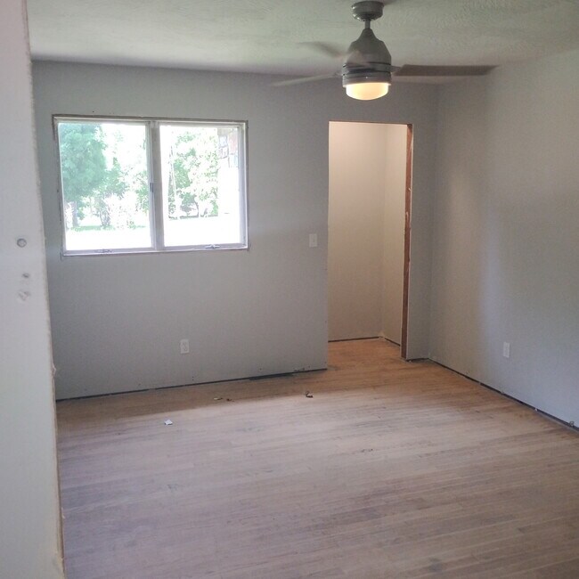 Building Photo - 3006 E Gasconade St
