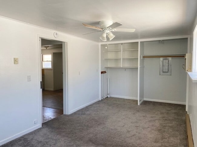 Building Photo - Home w/ Detached Garage For Rent!