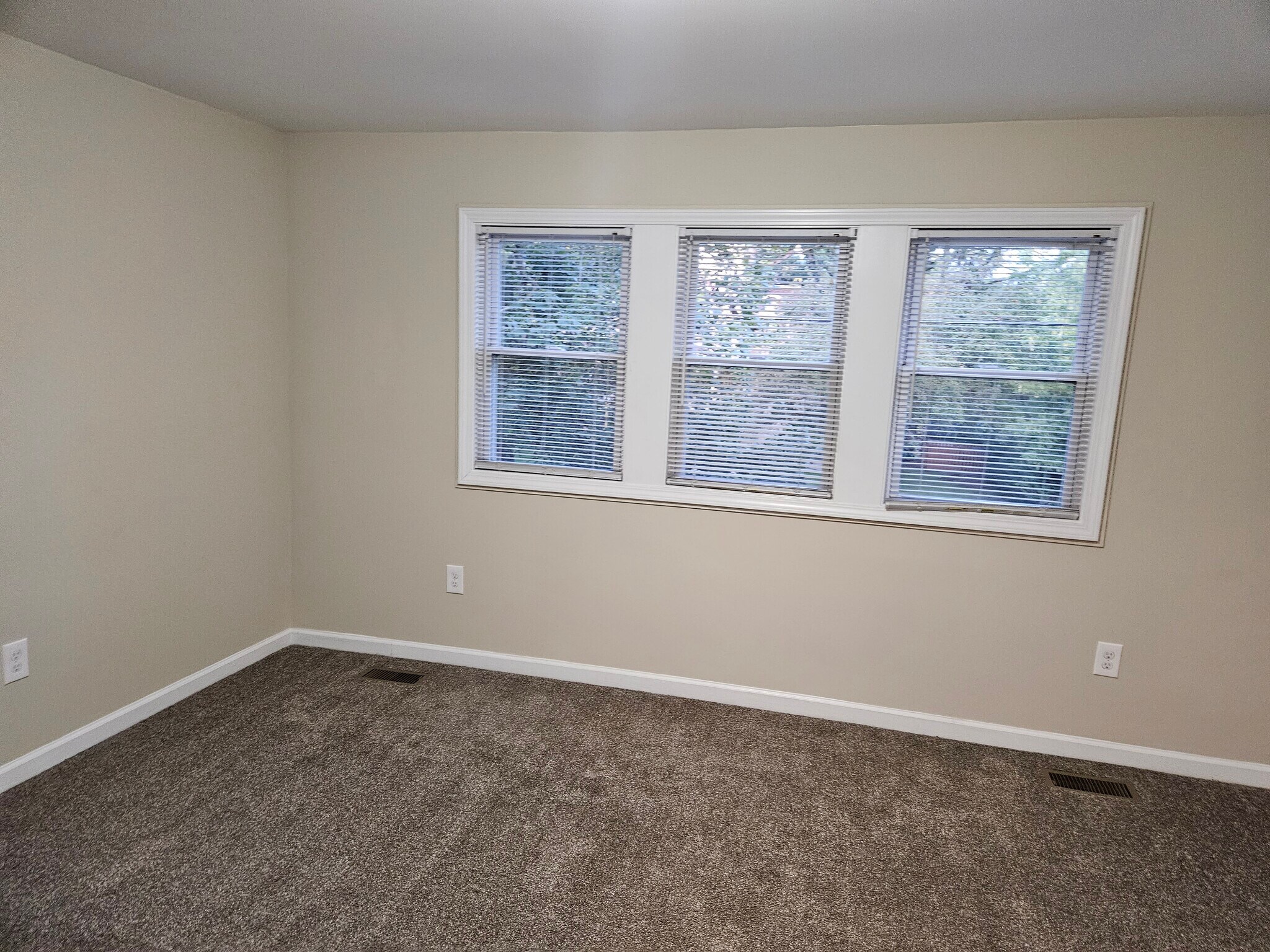 Building Photo - 118 Ballard St