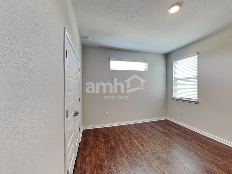 Building Photo - 5712 Kara Dr