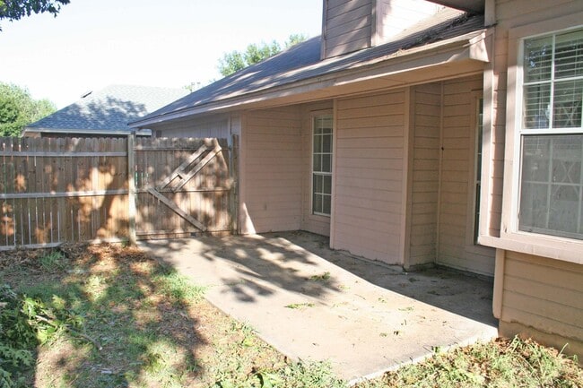Building Photo - Nice 3 Bdrm 2 Bath Home in Denton Tx
