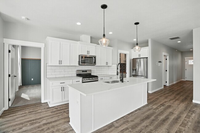 Building Photo - 3008 N Marguerite Rd