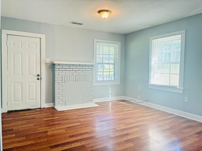 Building Photo - 609 North Dr
