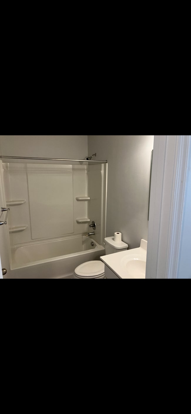 Building Photo - 1203 Lakeview Cove