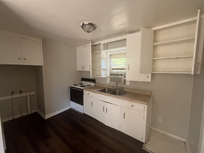 Building Photo - 1107 S Rd