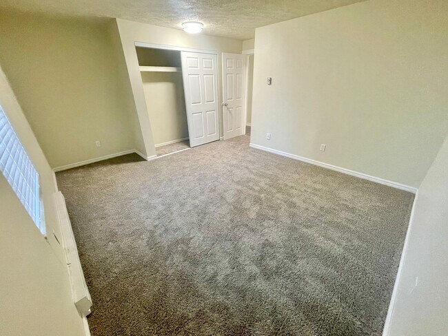 Building Photo - Ralph Duplex