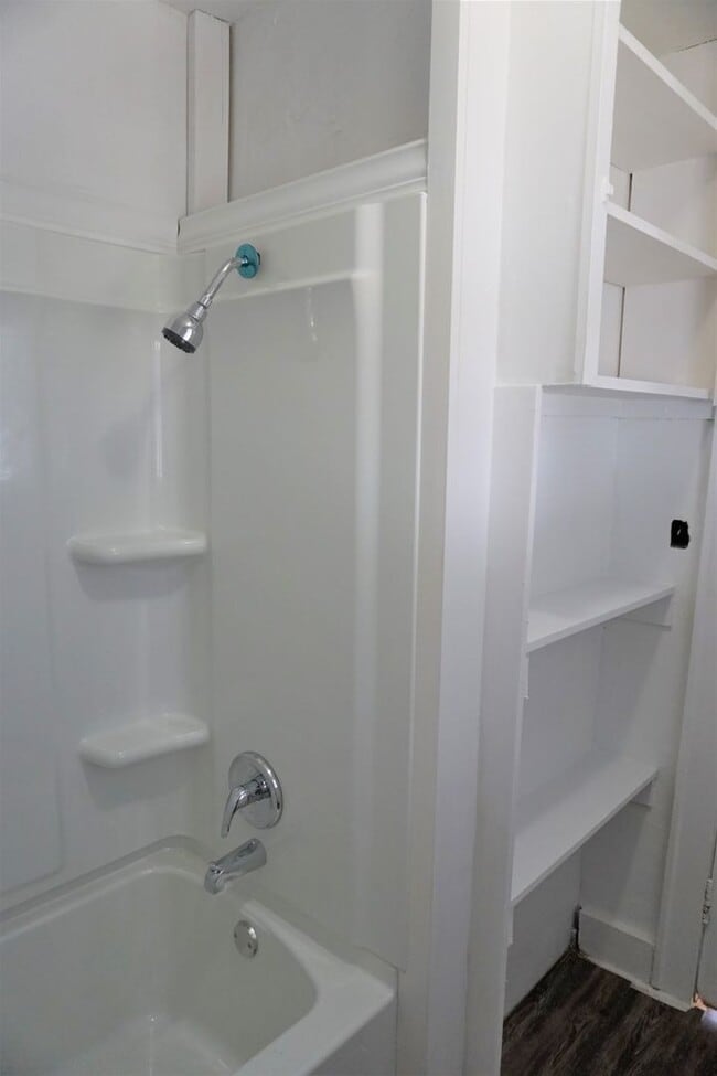 Building Photo - 523 SW 26