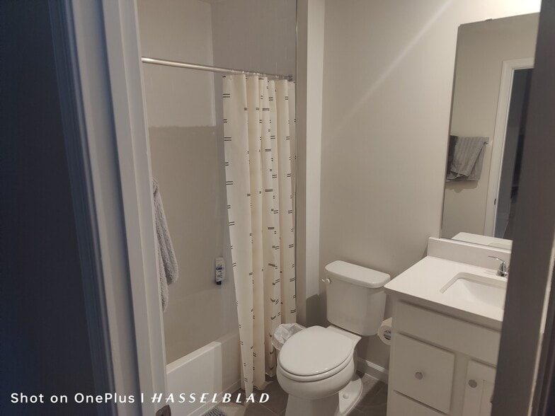 Building Photo - 3418 Chester Aly