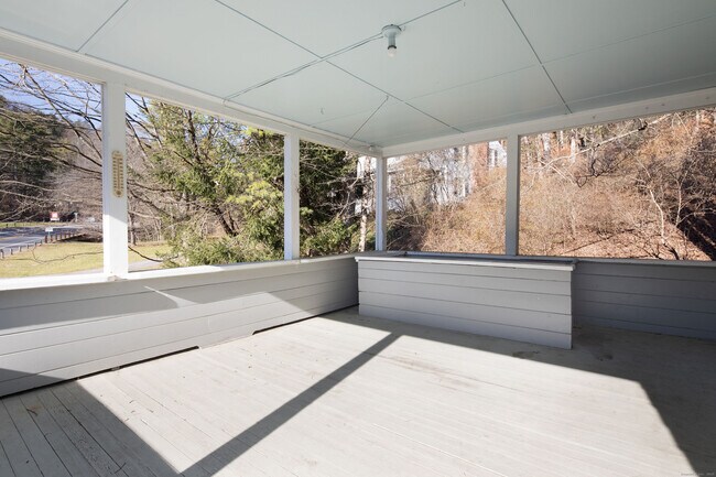 Building Photo - 362 Lime Rock Rd