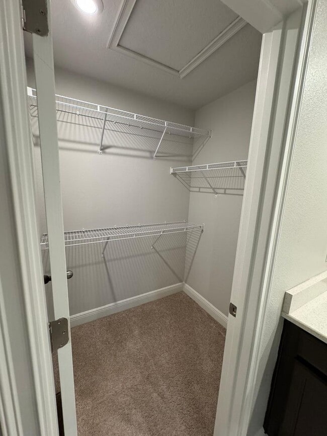 Building Photo - Beautifully maintained 3-bedroom, 2.5-bath townhome