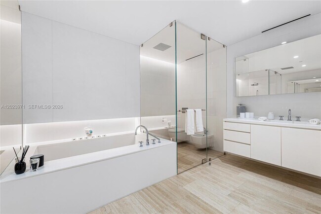 Building Photo - 9001 Collins Ave