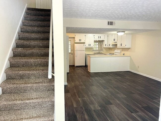 Building Photo - 310 S Jeff Davis Dr
