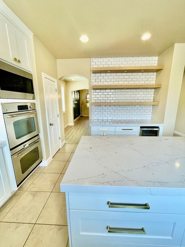 Building Photo - Beautiful Five Bedroom with Office in Desert Hills