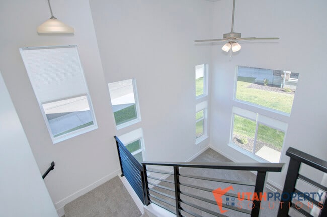 Building Photo - 1316 Dawes Wy
