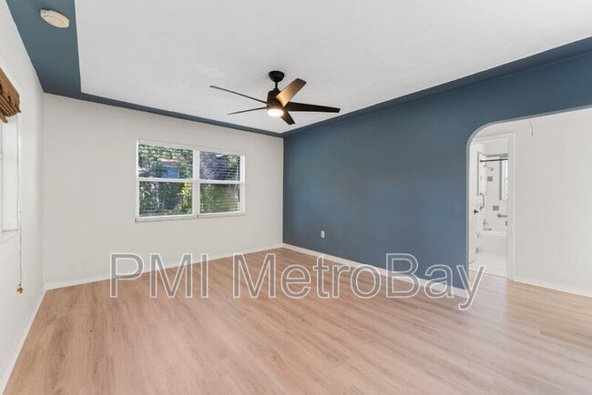 Building Photo - 4939 Woodland Dr