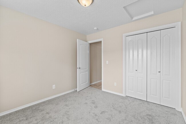 Building Photo - 6216 S Lone Tree Ave
