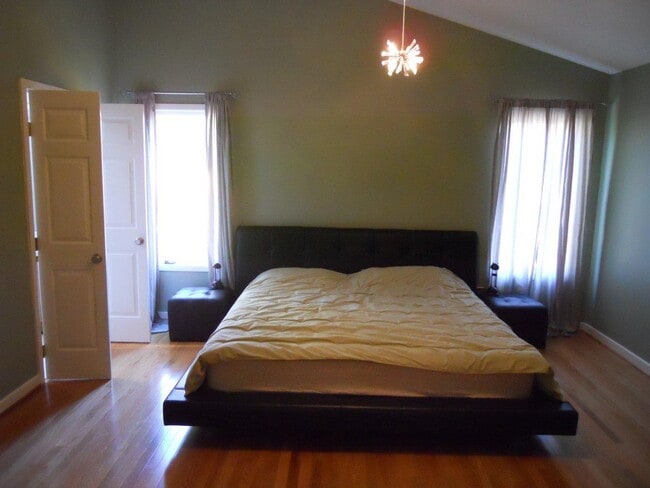 Building Photo - 10040 Stonemill Rd