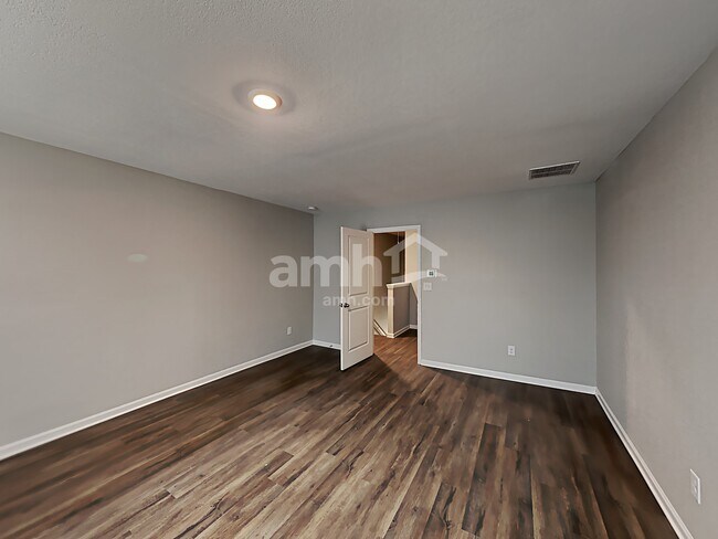 Building Photo - 621 Gleaner Wy