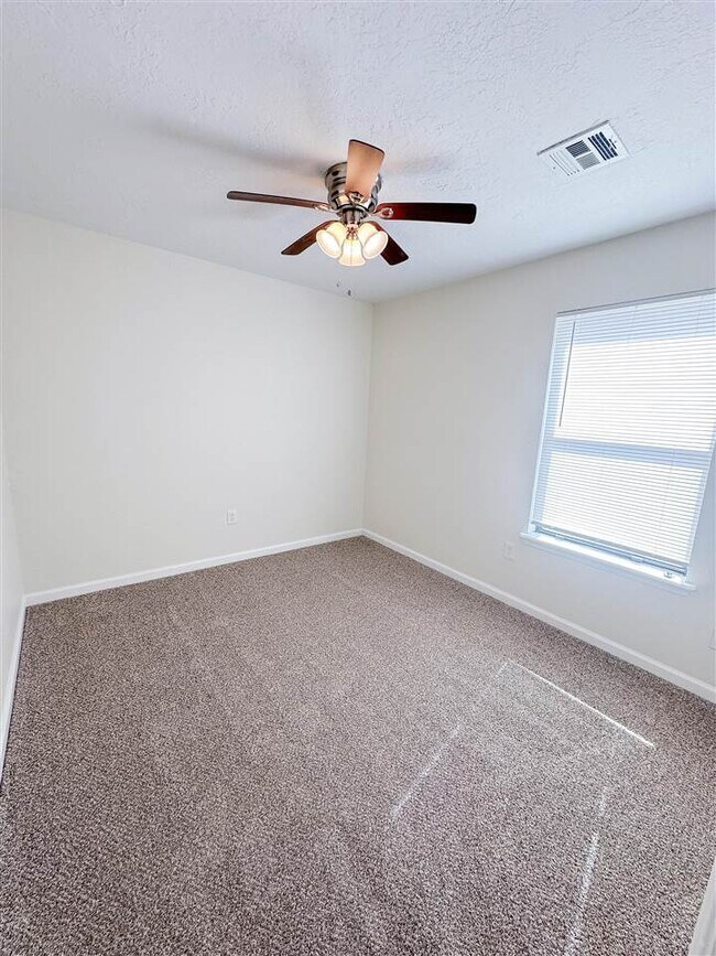 Building Photo - 2711 NE Euclid Ave