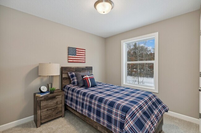 Building Photo - 13837 Oakwood Dr N