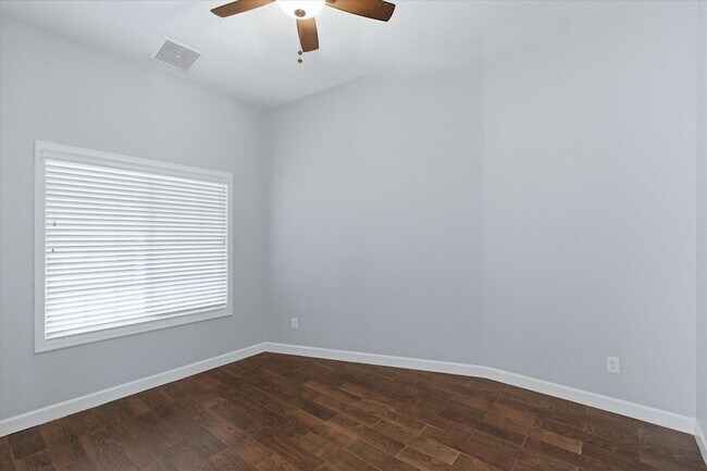 Building Photo - 4221 E Everett Dr