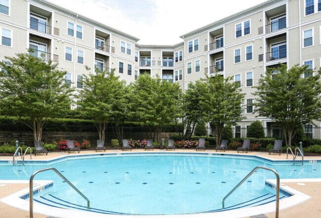 Building Photo - 2465 Army Navy Dr