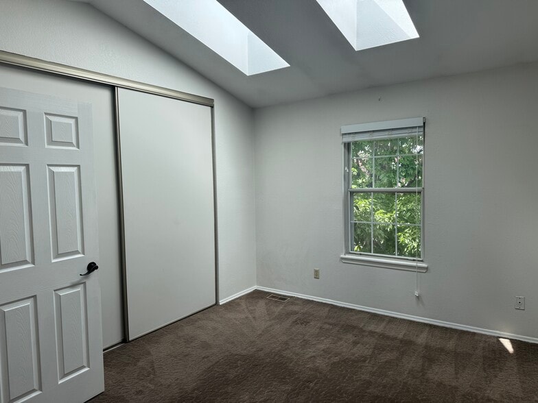 Building Photo - 6702 S Independence St