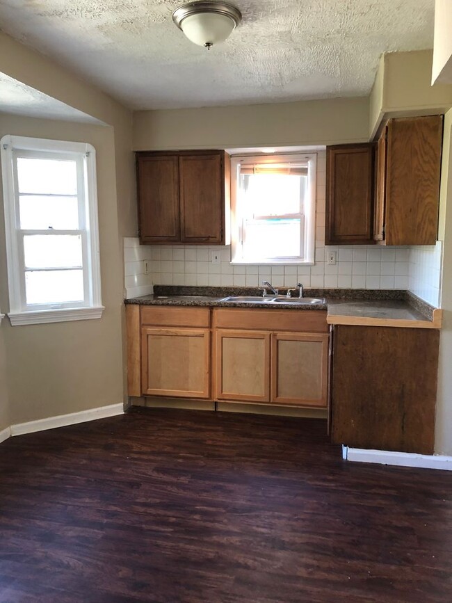 Building Photo - SECTION 8 WELCOME – Cozy & Updated 3-Bedroom!