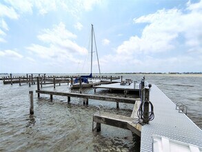 Building Photo - 205 Yacht Club Ln