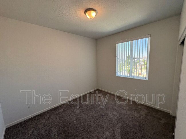 Building Photo - 3036 N Parkside St