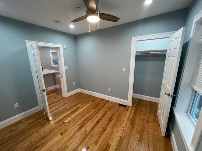 Building Photo - Huge updated 4 bed unit near Union Sq in S...