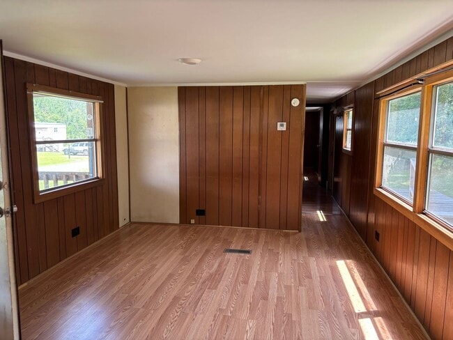 Building Photo - 2 BDRM 1 BA SINGLEWIDE MOBILE HOME IN PARK...