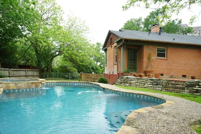 Building Photo - 149 Downing Dr