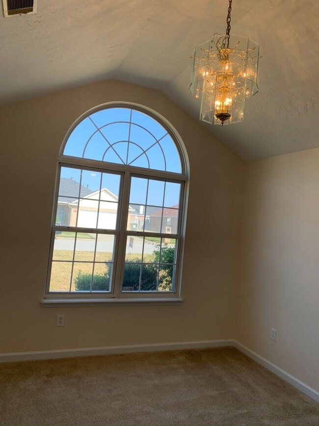 Building Photo - Close to Gate 6 Ft. Eisenhower.