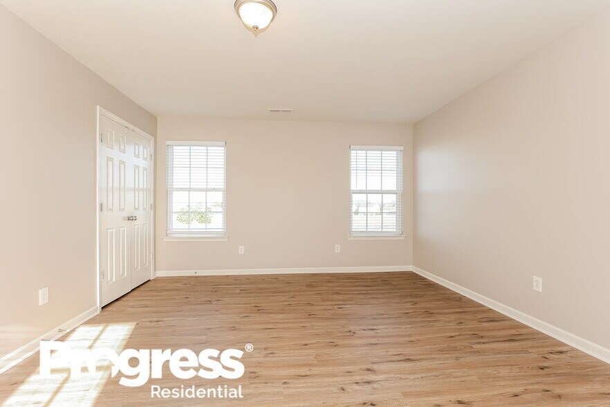 Building Photo - 3014 Commonwealth Dr