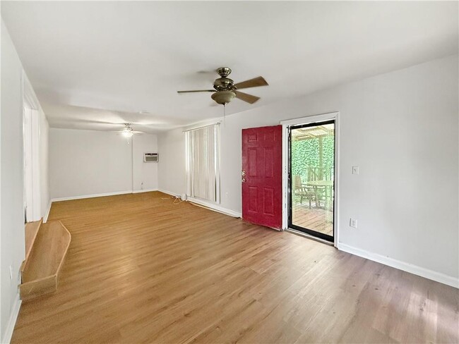 Building Photo - 1668 Laurelwood Dr SW