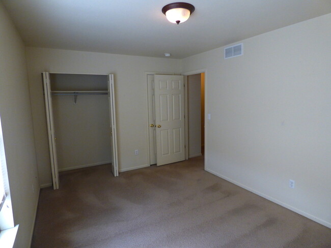 Building Photo - Charming 2 Bed/2.5 Bath Townhome in SW For...