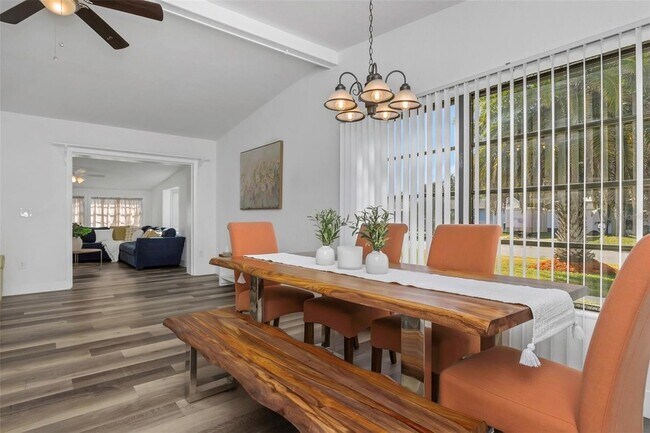 Building Photo - 676 Orangewood Dr