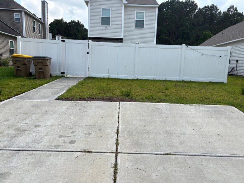 Building Photo - 109 Crabapple Cir