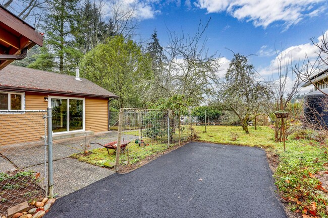 Building Photo - Newly remodeled Rambler Bainbridge Island