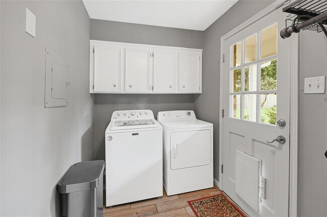 Building Photo - 6018 Gnarled Oaks Ct
