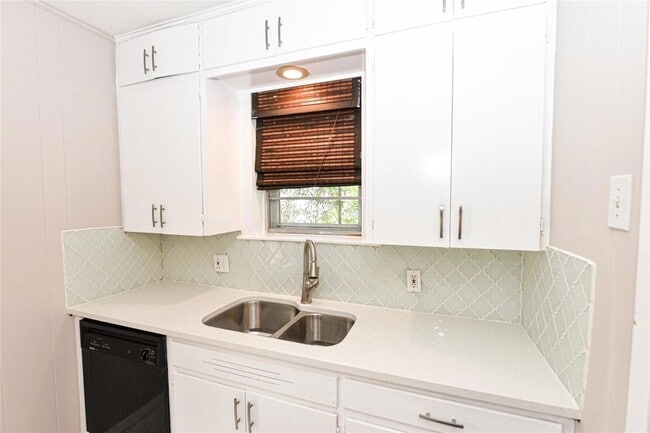 Building Photo - 3908 Becker Ave