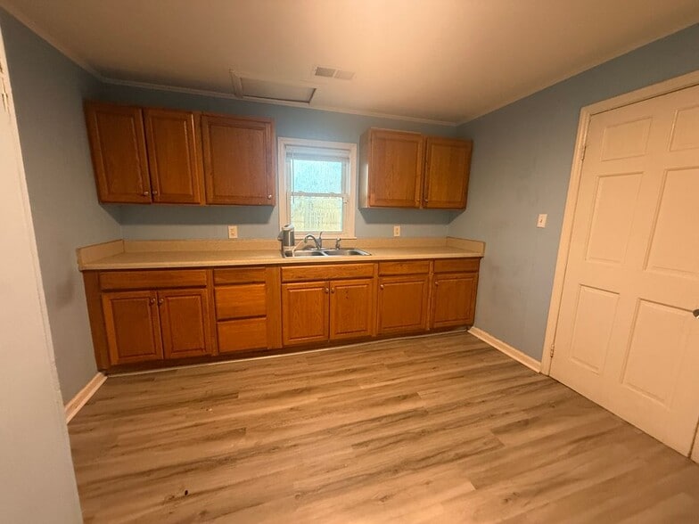 Building Photo - 706 Mcpherson St