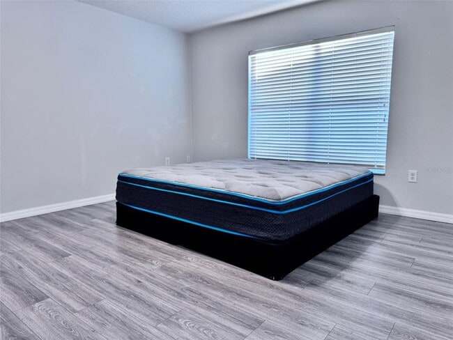 Building Photo - 664 Canna Dr