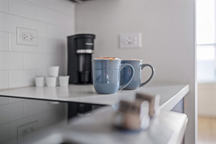 Building Photo - 2412 W Cypress St