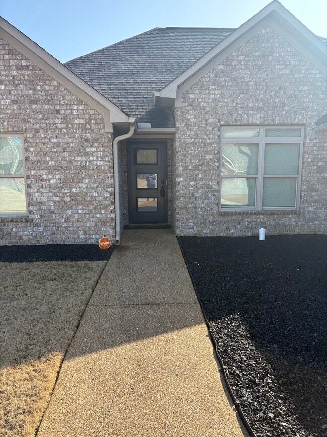 Building Photo - Home at last